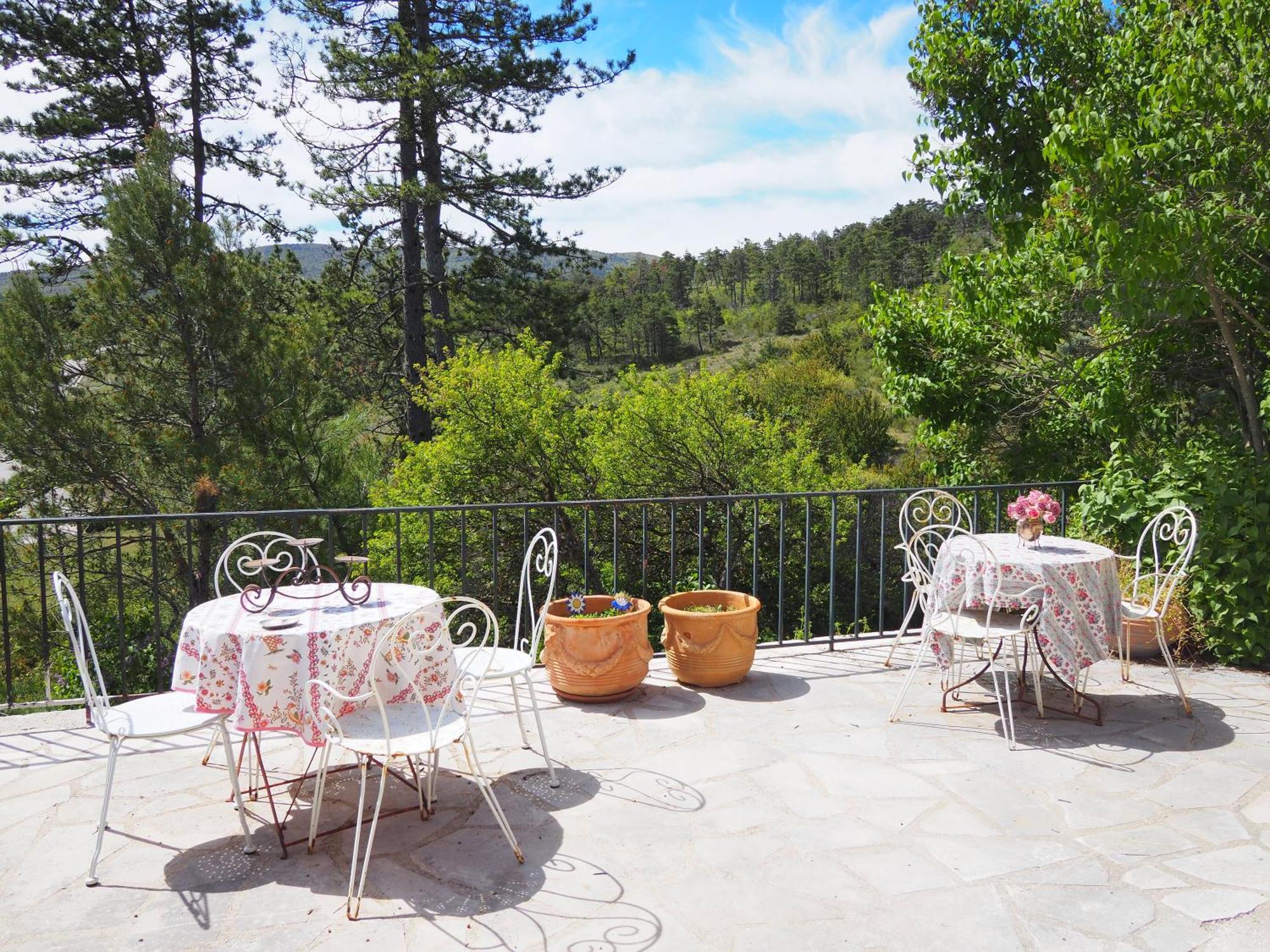 Chambre Familiale Avec Terrasse Aux Portes Du Verdon Apartment Trigance Ngoại thất bức ảnh